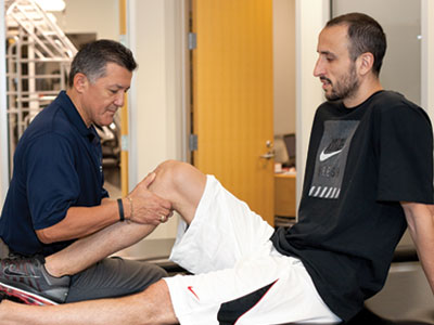 Saenz attends to Spurs player Manu Ginobili